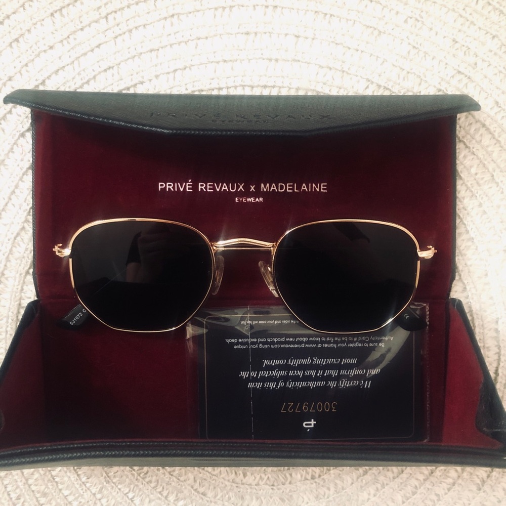 Sun glasses 🔴 SOLD 🔴
